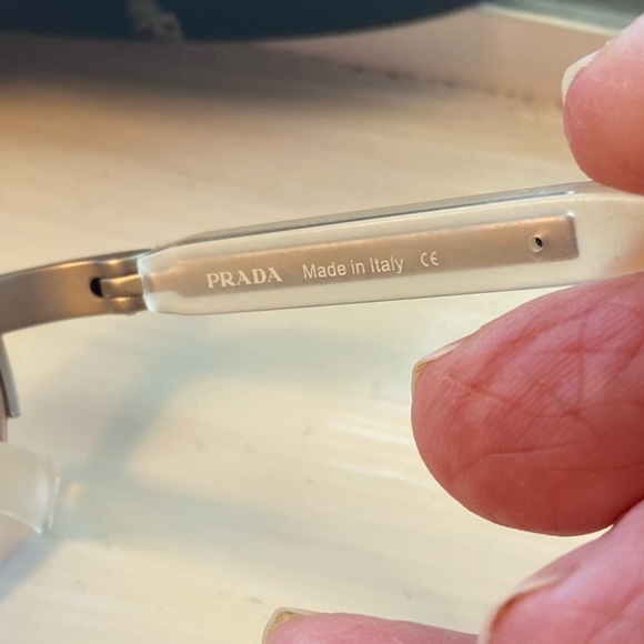😎Vintage Prada Sunglasses/Silver Frame/ Gradient Brown Lenses #SPR-60C-2AC-1L1🤩 - Picture 2 of 5